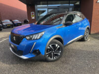 Peugeot 2008 1.2 PureTech GT-Line 131PK!! // SCHUIF-KANTELDAK // DODEHOEK // LED // CAMERA+SENSOREN // HALF LEDER // 3D COCKPIT // 34
