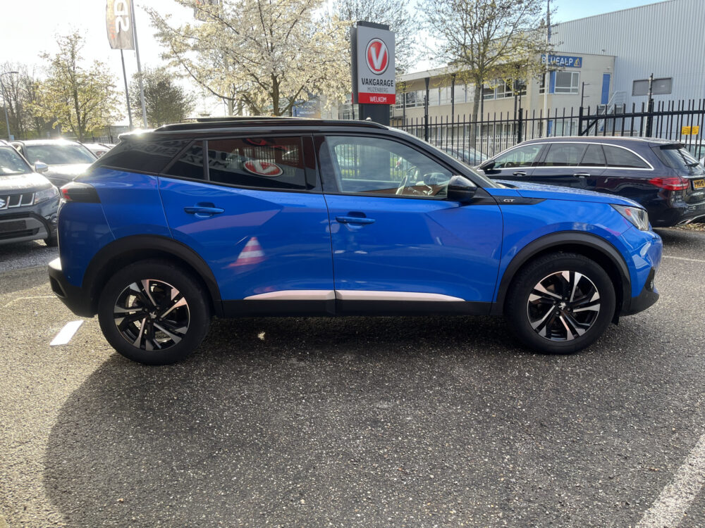 Peugeot 2008 1.2 PureTech GT-Line 131PK!! // SCHUIF-KANTELDAK // DODEHOEK // LED // CAMERA+SENSOREN // HALF LEDER // 3D COCKPIT // 6