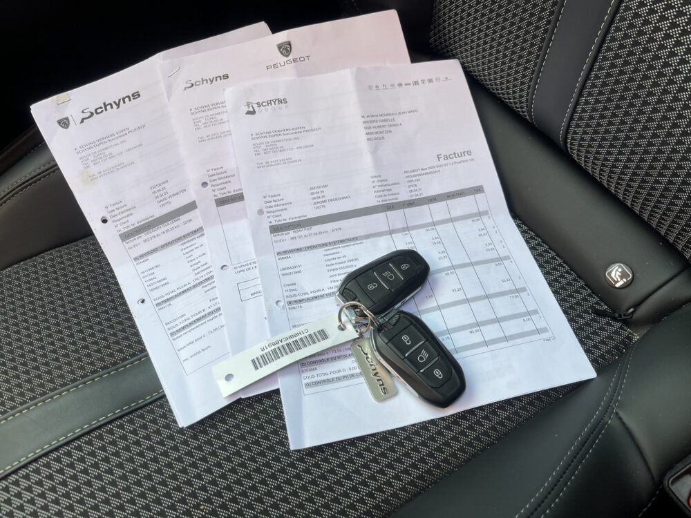 Peugeot 2008 1.2 PureTech GT-Line 131PK!! // SCHUIF-KANTELDAK // DODEHOEK // LED // CAMERA+SENSOREN // HALF LEDER // 3D COCKPIT // 9