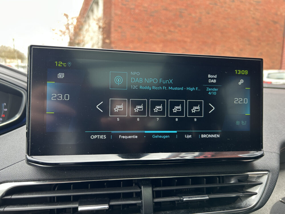 Peugeot 3008 1.6 HYbrid 225 GT BLACK PACK // PANO/SCHUIFKANTELDAK // ADAPTIVE CRUISE // FULL LED // FOCAL AUDIO // NAVI + CARPLAY // CAMERA 18