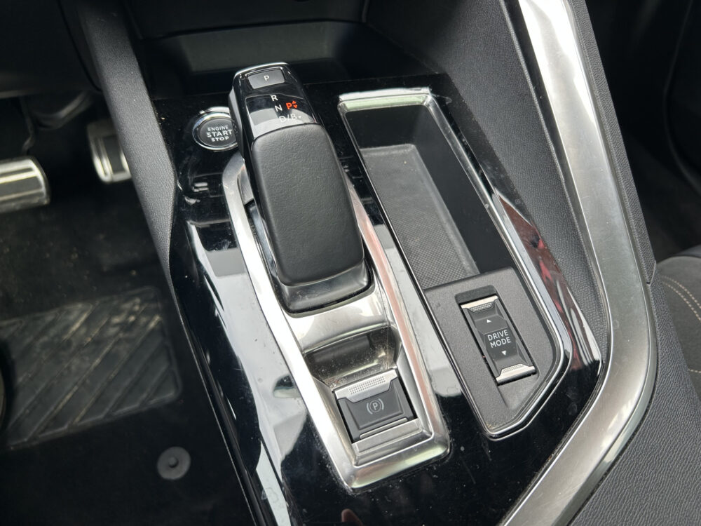 Peugeot 3008 1.6 HYbrid 225 GT BLACK PACK // PANO/SCHUIFKANTELDAK // ADAPTIVE CRUISE // FULL LED // FOCAL AUDIO // NAVI + CARPLAY // CAMERA 21