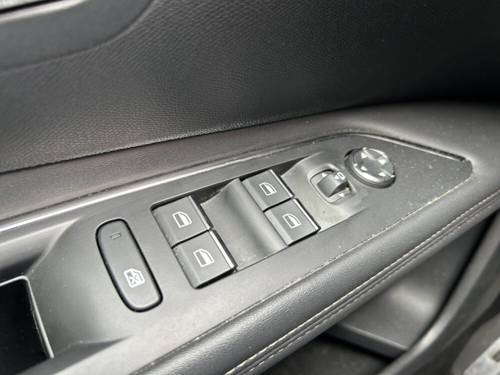 Peugeot 3008 1.6 HYbrid 225 GT BLACK PACK // PANO/SCHUIFKANTELDAK // ADAPTIVE CRUISE // FULL LED // FOCAL AUDIO // NAVI + CARPLAY // CAMERA 22