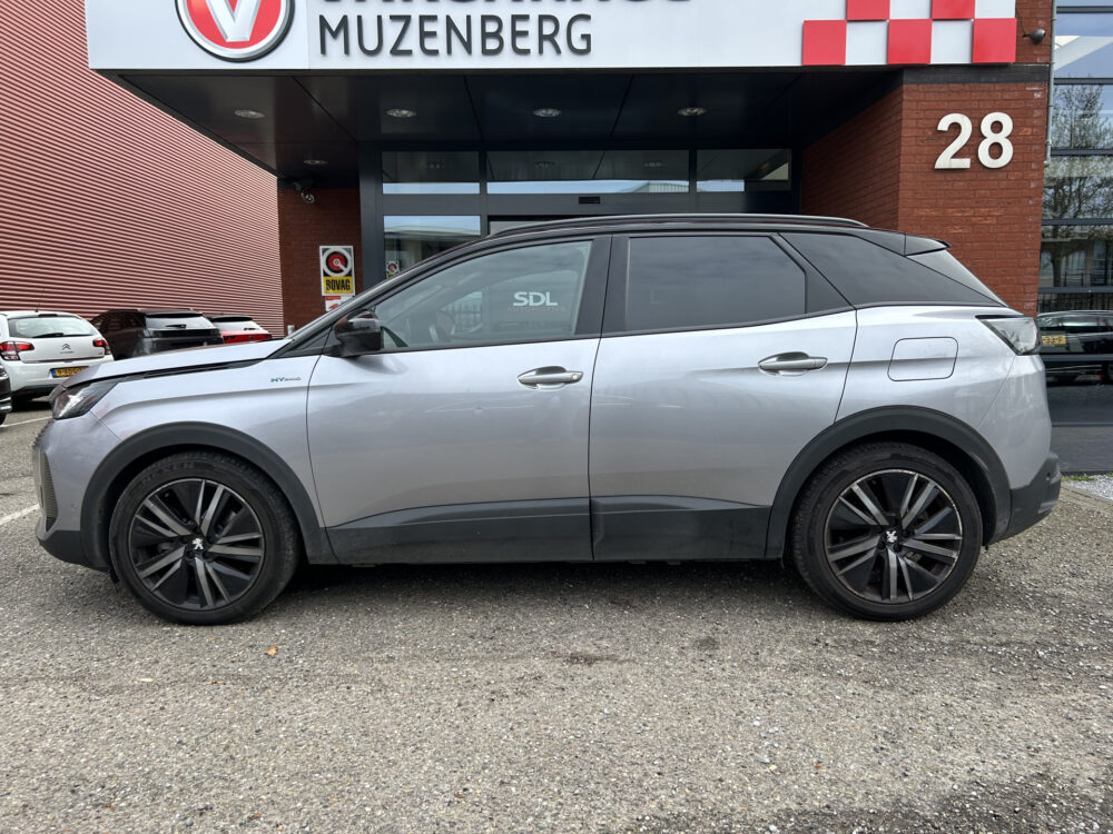 Peugeot 3008 1.6 HYbrid 225 GT BLACK PACK // PANO/SCHUIFKANTELDAK // ADAPTIVE CRUISE // FULL LED // FOCAL AUDIO // NAVI + CARPLAY // CAMERA 3