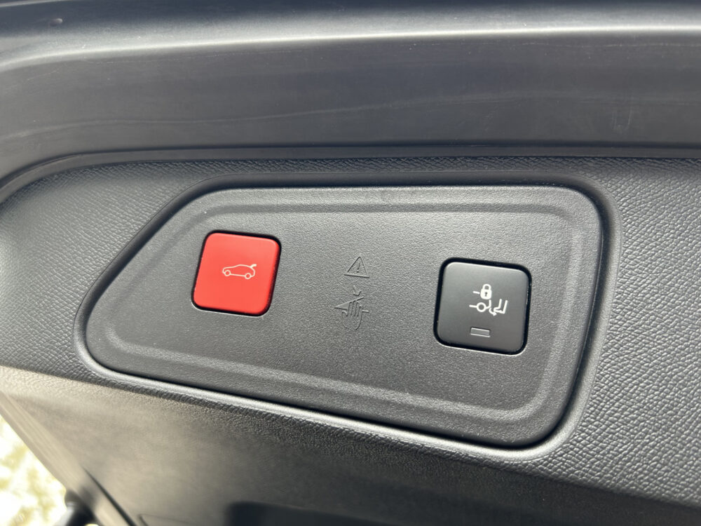 Peugeot 3008 1.6 HYbrid 225 GT BLACK PACK // PANO/SCHUIFKANTELDAK // ADAPTIVE CRUISE // FULL LED // FOCAL AUDIO // NAVI + CARPLAY // CAMERA 30