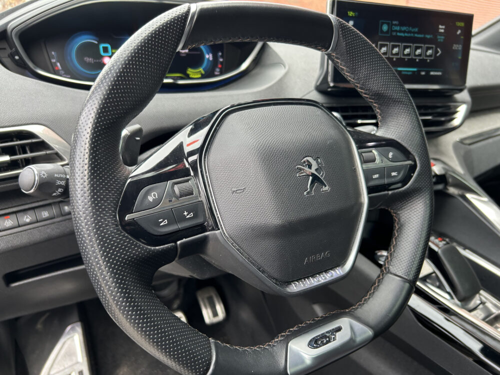 Peugeot 3008 1.6 HYbrid 225 GT BLACK PACK // PANO/SCHUIFKANTELDAK // ADAPTIVE CRUISE // FULL LED // FOCAL AUDIO // NAVI + CARPLAY // CAMERA 6