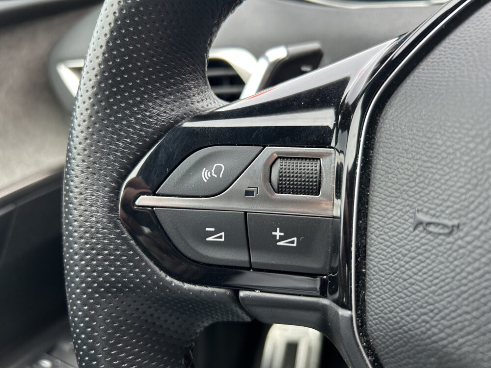 Peugeot 3008 1.6 HYbrid 225 GT BLACK PACK // PANO/SCHUIFKANTELDAK // ADAPTIVE CRUISE // FULL LED // FOCAL AUDIO // NAVI + CARPLAY // CAMERA 9