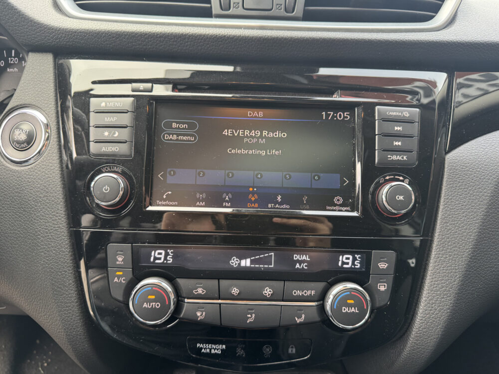 Nissan QASHQAI 1.3 DIG-T Business Edition // NAVI // 360 CAMERA // ADAPTIVE CRUISE // TREKHAAK // PANO DAK // CLIMA // 17