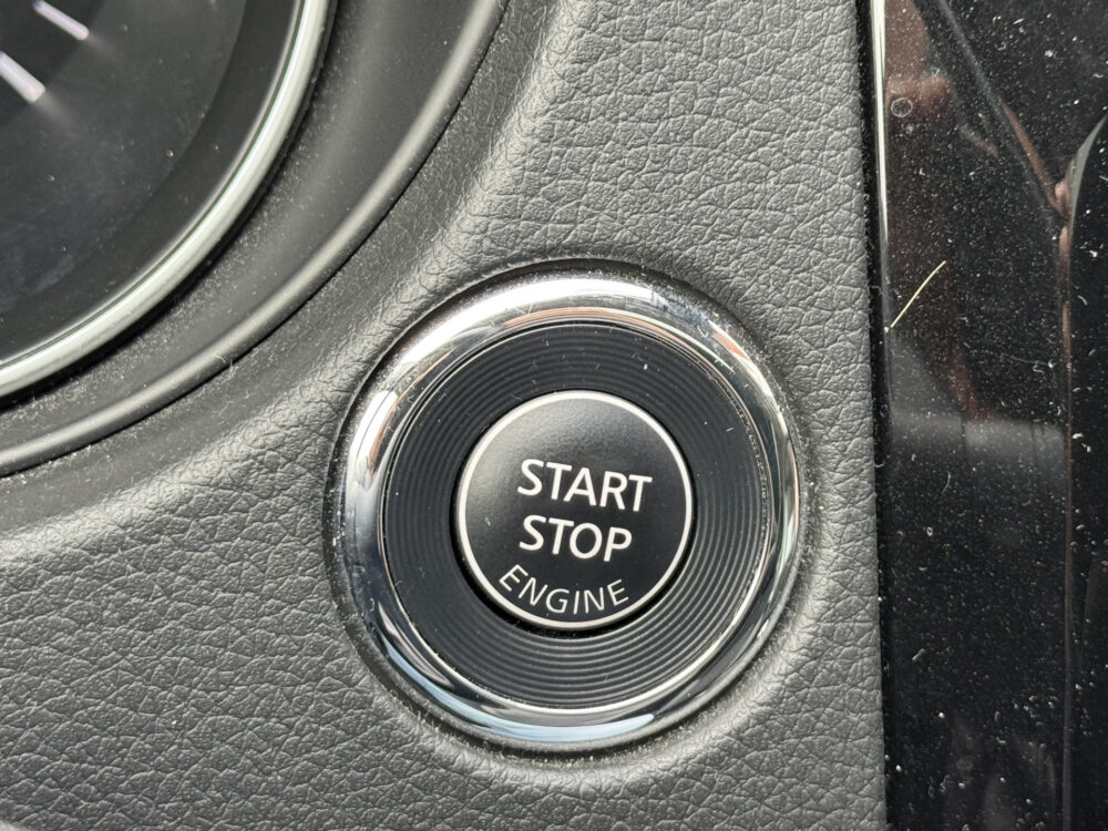 Nissan QASHQAI 1.3 DIG-T Business Edition // NAVI // 360 CAMERA // ADAPTIVE CRUISE // TREKHAAK // PANO DAK // CLIMA // 25