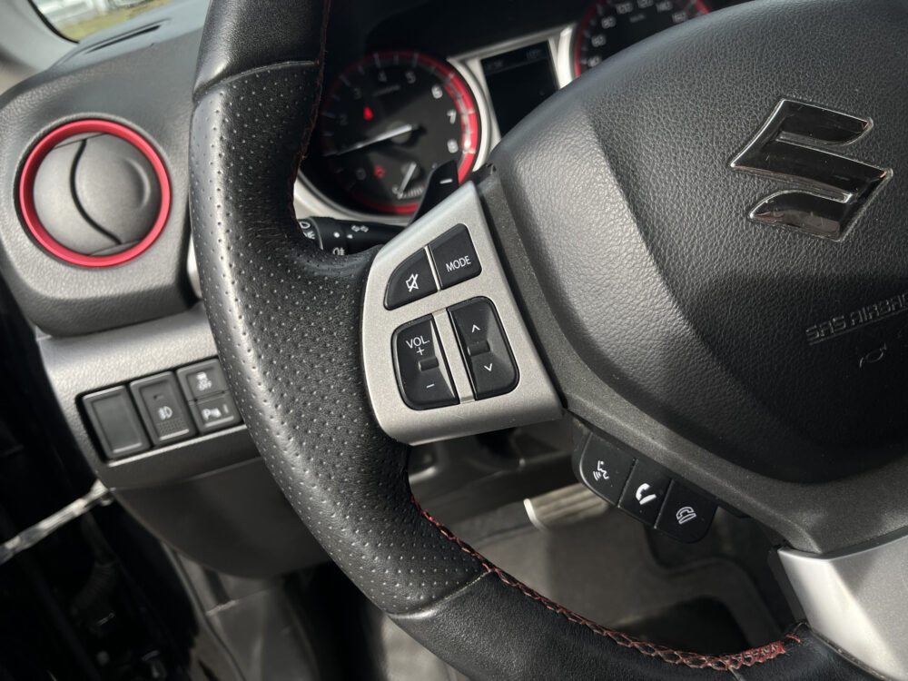 Suzuki Vitara 1.4 Boosterjet Stijl // KEYLESS // ADAPTIV. CRUISE // CAMERA+SENSOREN // NAVI+CARPLAY // STOELVERWARMING // 19