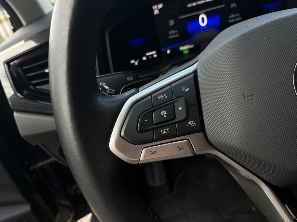 Volkswagen Taigo 1.0 TSI Style // ADAPT. CRUISE // CLIMA // CAMERA+SENSOREN // NAVI+CARPLAY // LED // 19