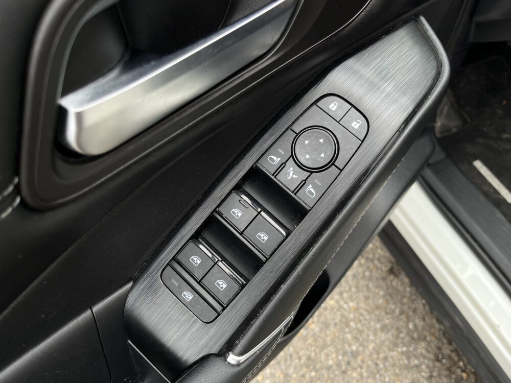 Nissan QASHQAI 1.3 MHEV Xtronic N-Connecta // ADAPT. CRUISE // DODEHOEK // 360 CAMERA+SENSOREN // KEYLESS // LED // NAVI+CARPLAY // 18