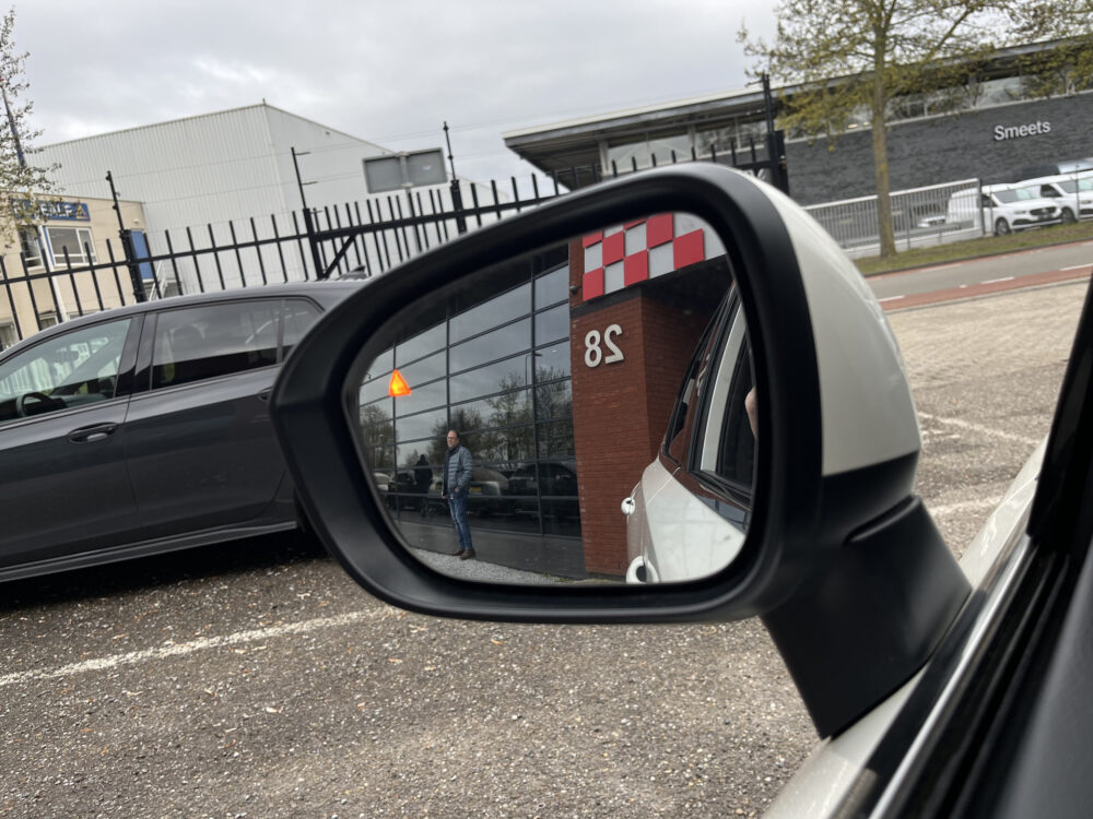 Nissan QASHQAI 1.3 MHEV Xtronic N-Connecta // ADAPT. CRUISE // DODEHOEK // 360 CAMERA+SENSOREN // KEYLESS // LED // NAVI+CARPLAY // 19