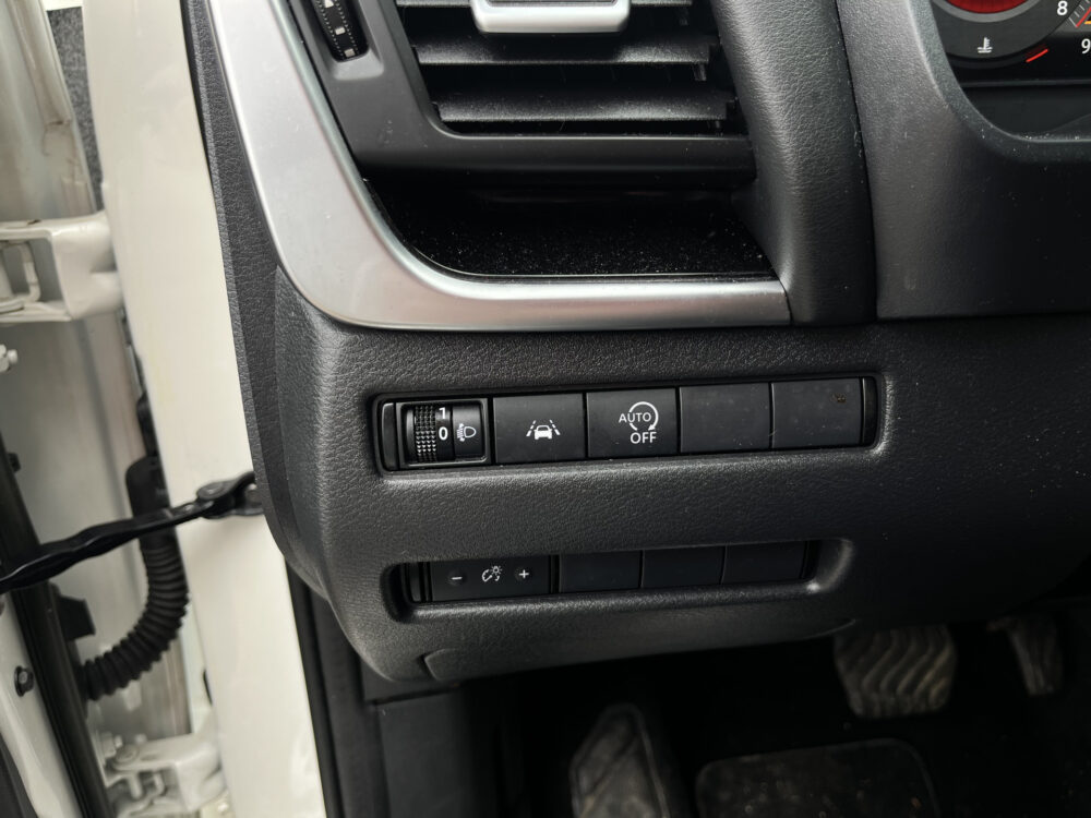 Nissan QASHQAI 1.3 MHEV Xtronic N-Connecta // ADAPT. CRUISE // DODEHOEK // 360 CAMERA+SENSOREN // KEYLESS // LED // NAVI+CARPLAY // 20