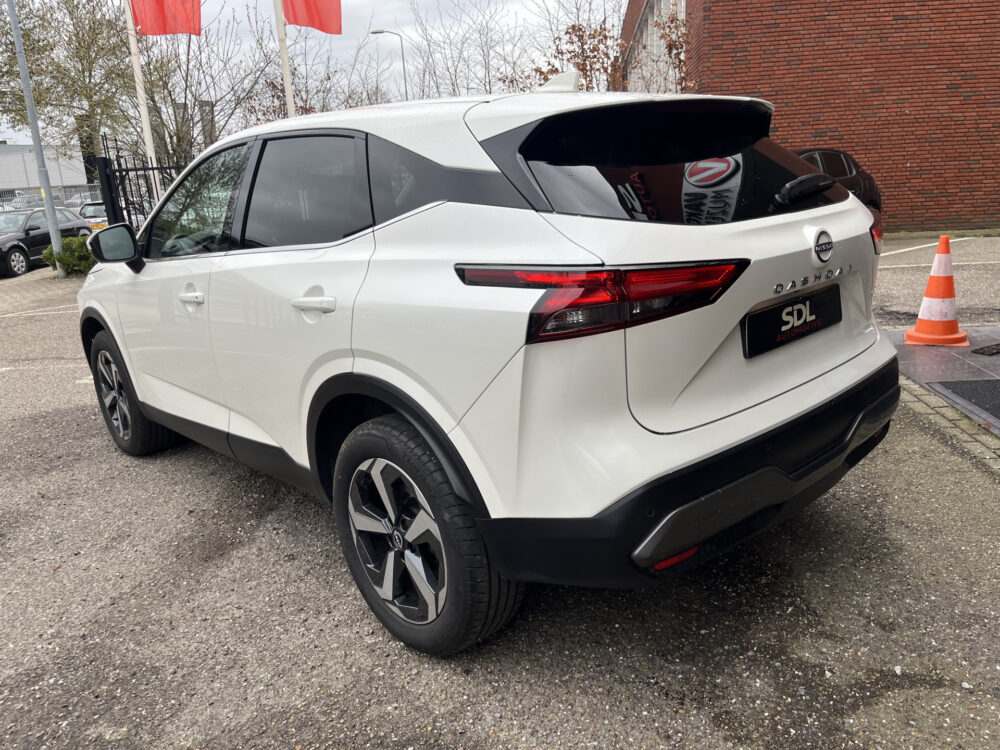 Nissan QASHQAI 1.3 MHEV Xtronic N-Connecta // ADAPT. CRUISE // DODEHOEK // 360 CAMERA+SENSOREN // KEYLESS // LED // NAVI+CARPLAY // 3