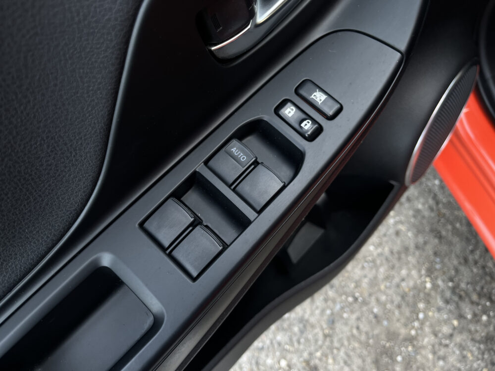 Toyota Yaris 1.5 Hybrid Orange Sport // LED // NAVI // CLIMA // CRUISE // BLUETOOTH // 17