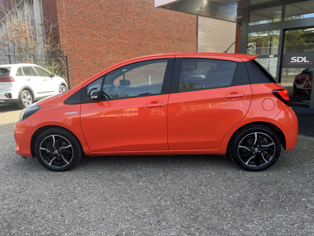 Toyota Yaris 1.5 Hybrid Orange Sport // LED // NAVI // CLIMA // CRUISE // BLUETOOTH // 2