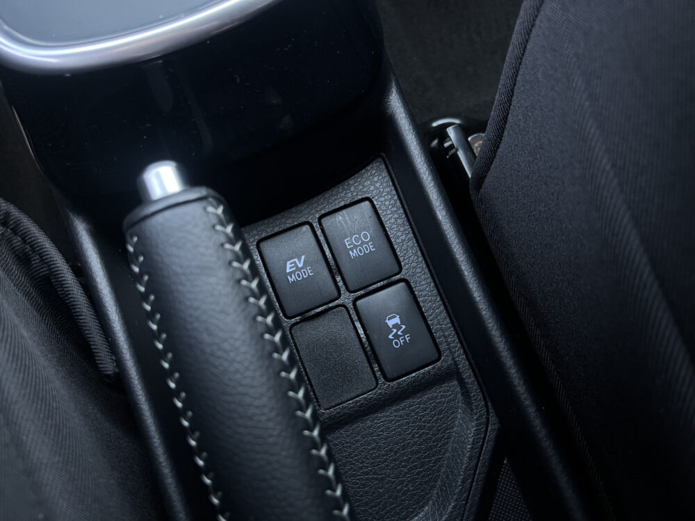 Toyota Yaris 1.5 Hybrid Orange Sport // LED // NAVI // CLIMA // CRUISE // BLUETOOTH // 23