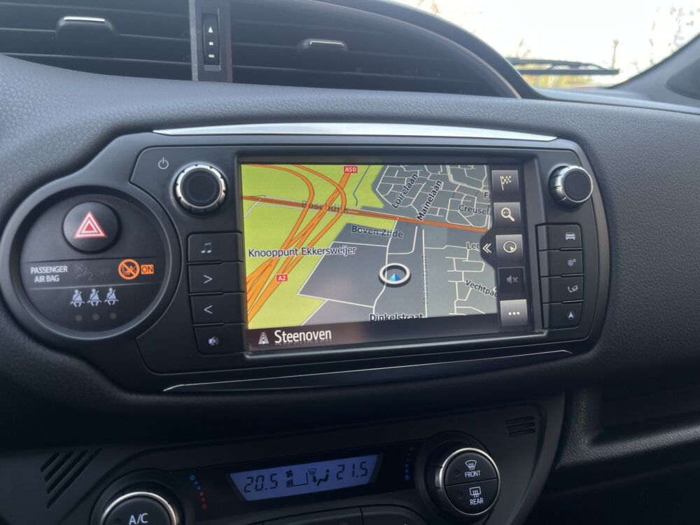 Toyota Yaris 1.5 Hybrid Orange Sport // LED // NAVI // CLIMA // CRUISE // BLUETOOTH // 26