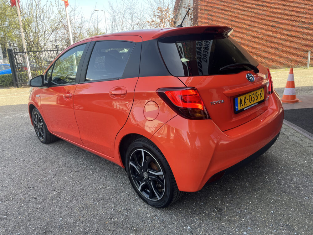Toyota Yaris 1.5 Hybrid Orange Sport // LED // NAVI // CLIMA // CRUISE // BLUETOOTH // 3