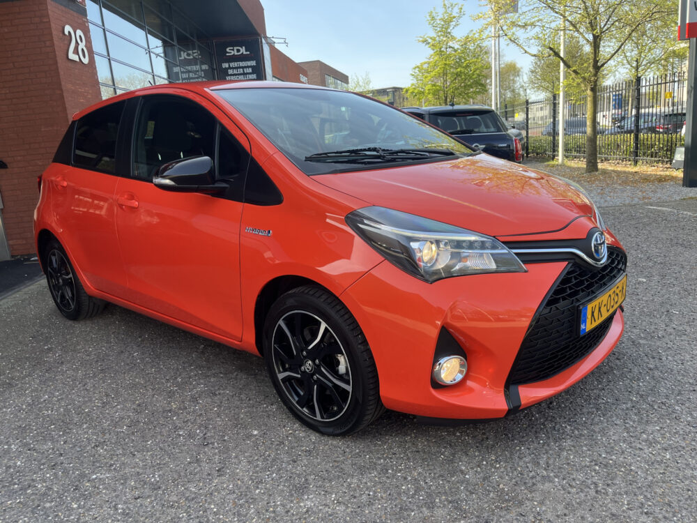 Toyota Yaris 1.5 Hybrid Orange Sport // LED // NAVI // CLIMA // CRUISE // BLUETOOTH // 7