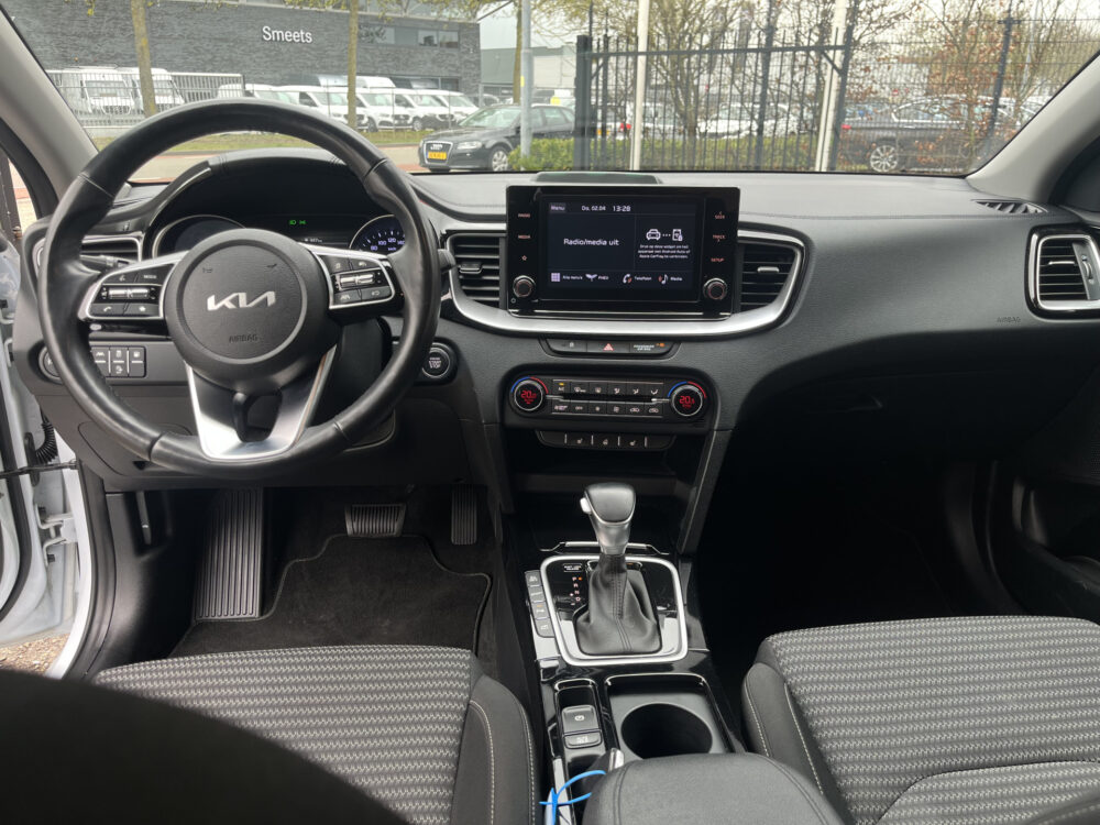 Kia Ceed Sportswagon 1.6 GDI PHEV DynamicLine // FULL LED // APPLE CARPLAY / ANDROID AUTO // ADAPTIVE CRUISE // KEYLESS // STOEL + STUURVERWARMING 17