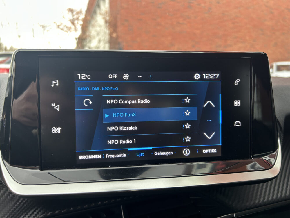 Peugeot 208 1.2 PureTech Allure Pack // LED // APPLE CARPLAY / ANDROID AUTO // CAMERA // PDC 16