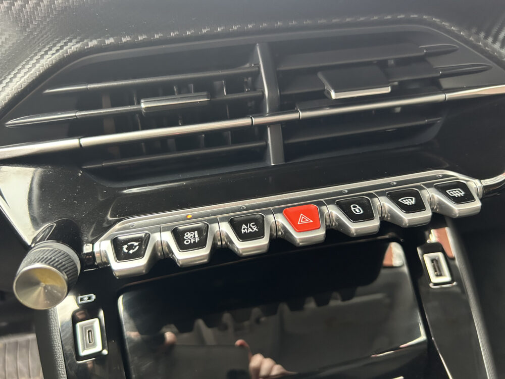 Peugeot 208 1.2 PureTech Allure Pack // LED // APPLE CARPLAY / ANDROID AUTO // CAMERA // PDC 17