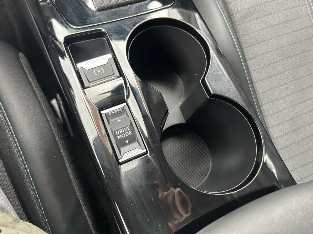 Peugeot 208 1.2 PureTech Allure Pack // LED // APPLE CARPLAY / ANDROID AUTO // CAMERA // PDC 19