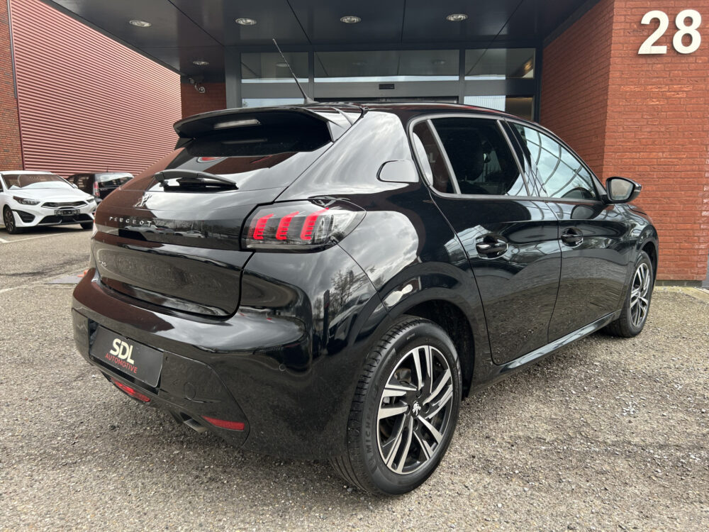 Peugeot 208 1.2 PureTech Allure Pack // LED // APPLE CARPLAY / ANDROID AUTO // CAMERA // PDC 2