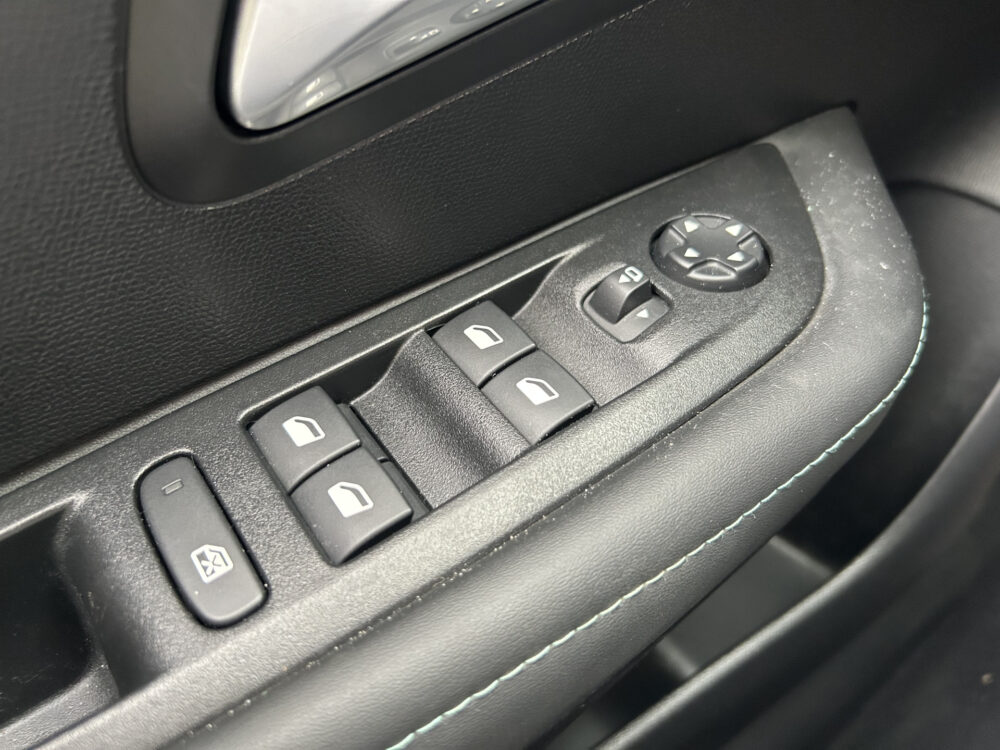 Peugeot 208 1.2 PureTech Allure Pack // LED // APPLE CARPLAY / ANDROID AUTO // CAMERA // PDC 20