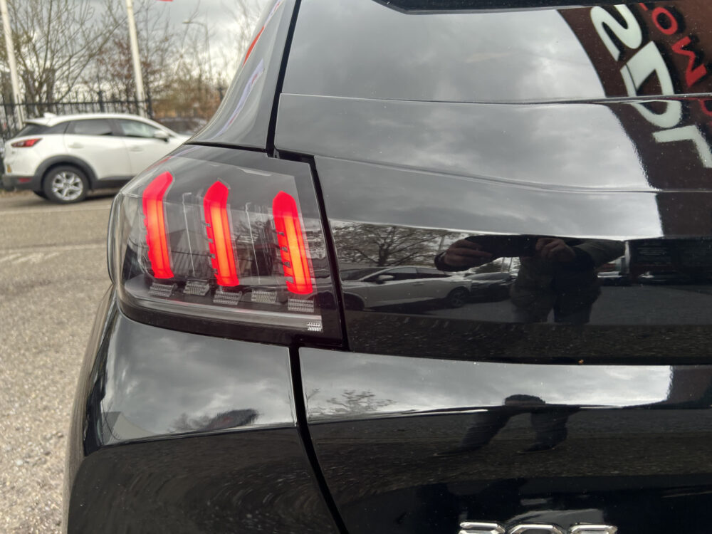 Peugeot 208 1.2 PureTech Allure Pack // LED // APPLE CARPLAY / ANDROID AUTO // CAMERA // PDC 27