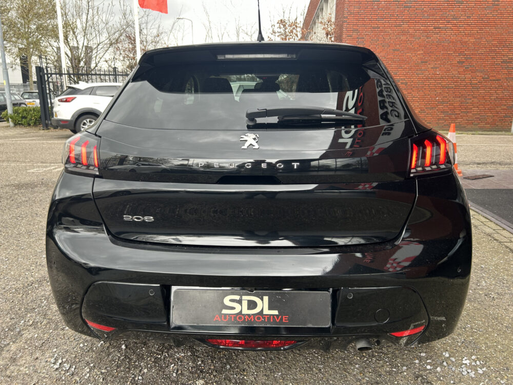 Peugeot 208 1.2 PureTech Allure Pack // LED // APPLE CARPLAY / ANDROID AUTO // CAMERA // PDC 5