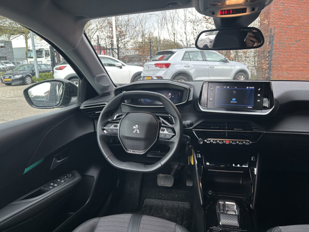 Peugeot 208 1.2 PureTech Allure Pack // LED // APPLE CARPLAY / ANDROID AUTO // CAMERA // PDC 7