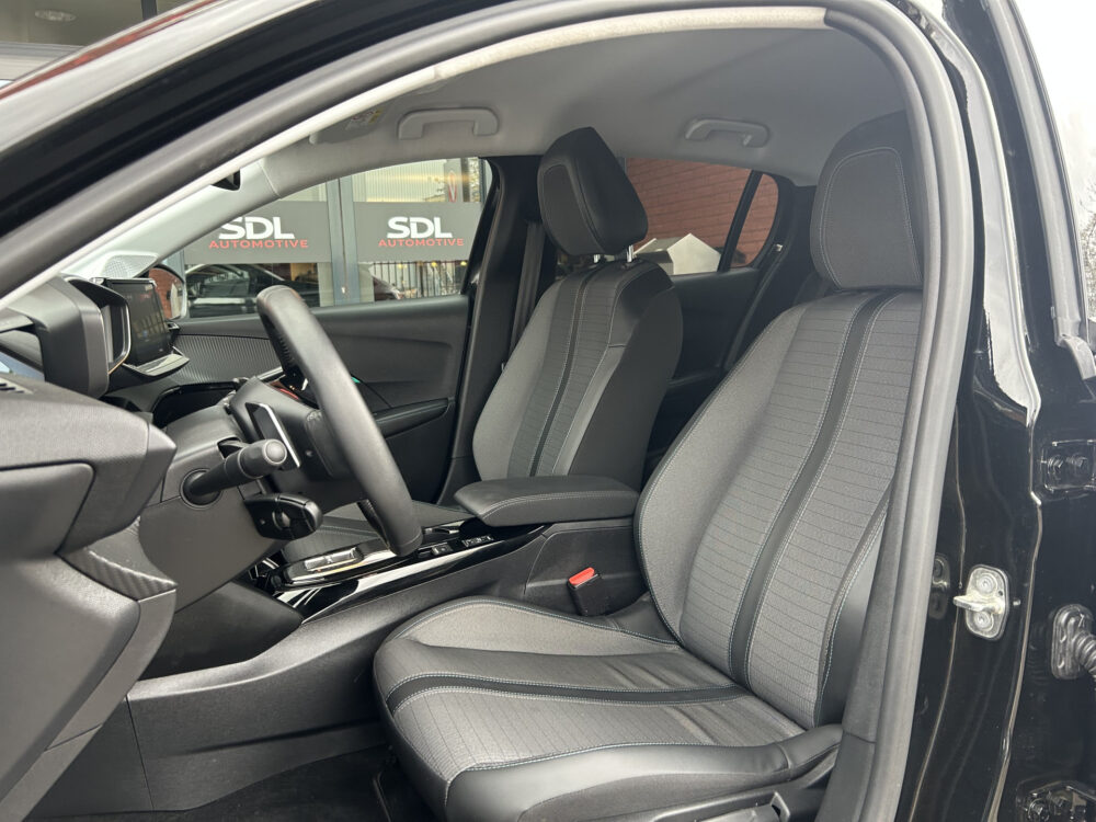 Peugeot 208 1.2 PureTech Allure Pack // LED // APPLE CARPLAY / ANDROID AUTO // CAMERA // PDC 8