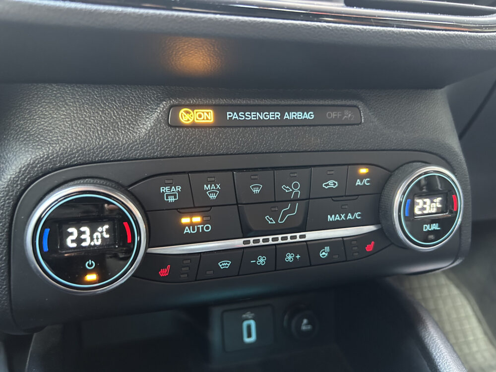 Ford FOCUS Wagon 1.0 EcoBoost Hybrid 155PK ST Line // LED // NAVI + CARPLAY // CAMERA // DAB // CLIMA // WINTERPACK // TREKHAAK!! 19