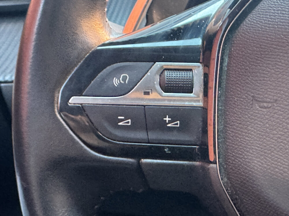 Peugeot 2008 1.2 PureTech Allure // D. RIEM VERVANGEN!! // NAVI // CLIMA // CRUISE // CAMERA // APPLE CARPLAY - ANDROID AUTO // 10