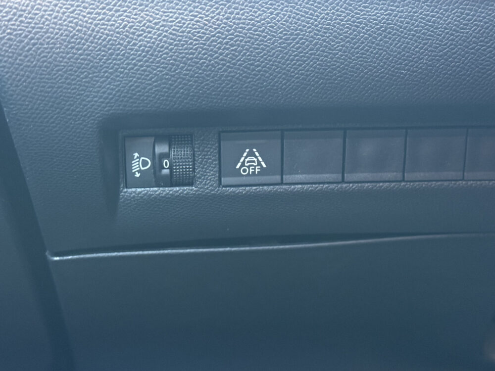 Peugeot 2008 1.2 PureTech Allure // D. RIEM VERVANGEN!! // NAVI // CLIMA // CRUISE // CAMERA // APPLE CARPLAY - ANDROID AUTO // 19