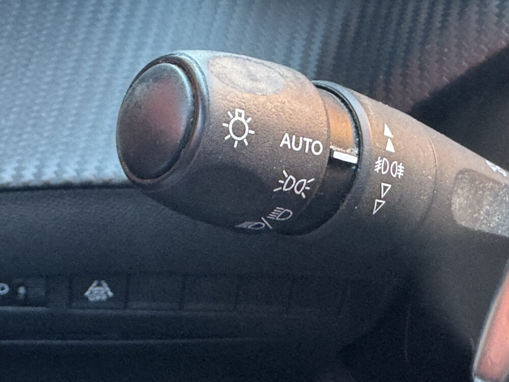 Peugeot 2008 1.2 PureTech Allure // D. RIEM VERVANGEN!! // NAVI // CLIMA // CRUISE // CAMERA // APPLE CARPLAY - ANDROID AUTO // 21