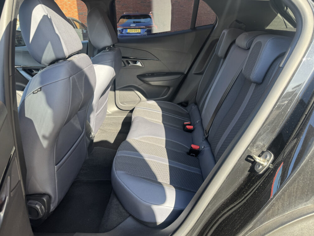 Peugeot 2008 1.2 PureTech Allure // D. RIEM VERVANGEN!! // NAVI // CLIMA // CRUISE // CAMERA // APPLE CARPLAY - ANDROID AUTO // 8