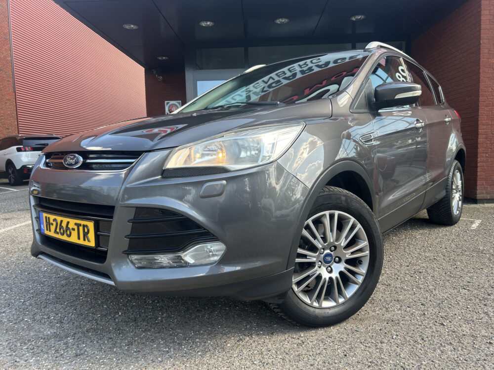 Ford Kuga 1.6 Titanium Plus 4WD // NAVI // KEYLESS // PDC // CRUISE // CLIMA // WINTERPACK // TREKHAAK!! 1