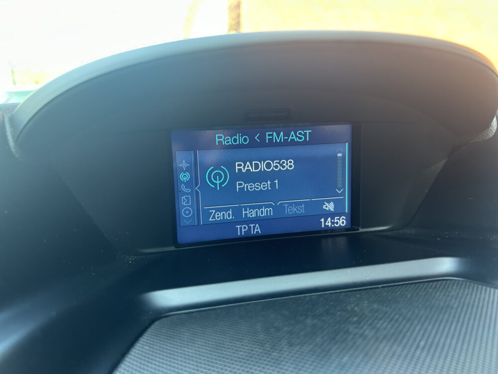 Ford Kuga 1.6 Titanium Plus 4WD // NAVI // KEYLESS // PDC // CRUISE // CLIMA // WINTERPACK // TREKHAAK!! 19