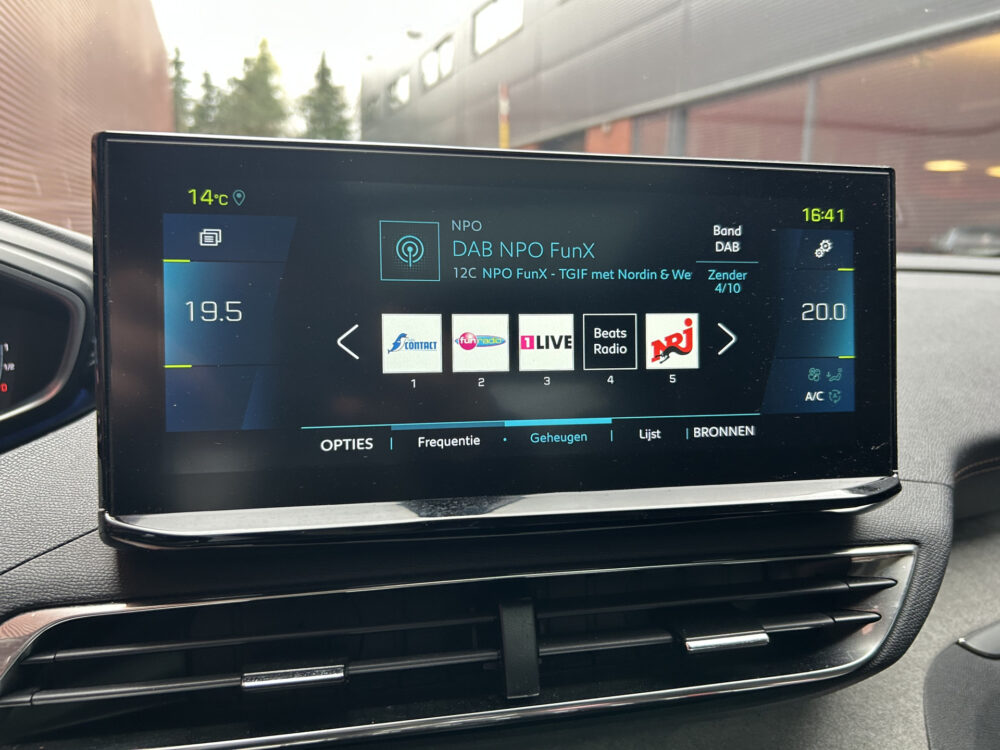 Peugeot 3008 1.6 HYbrid 225 GT BLACK PACK // PANO/SCHUIFKANTELDAK // ADAPTIVE CRUISE // FULL LED // FOCAL AUDIO // NAVI + CARPLAY // CAMERA 18