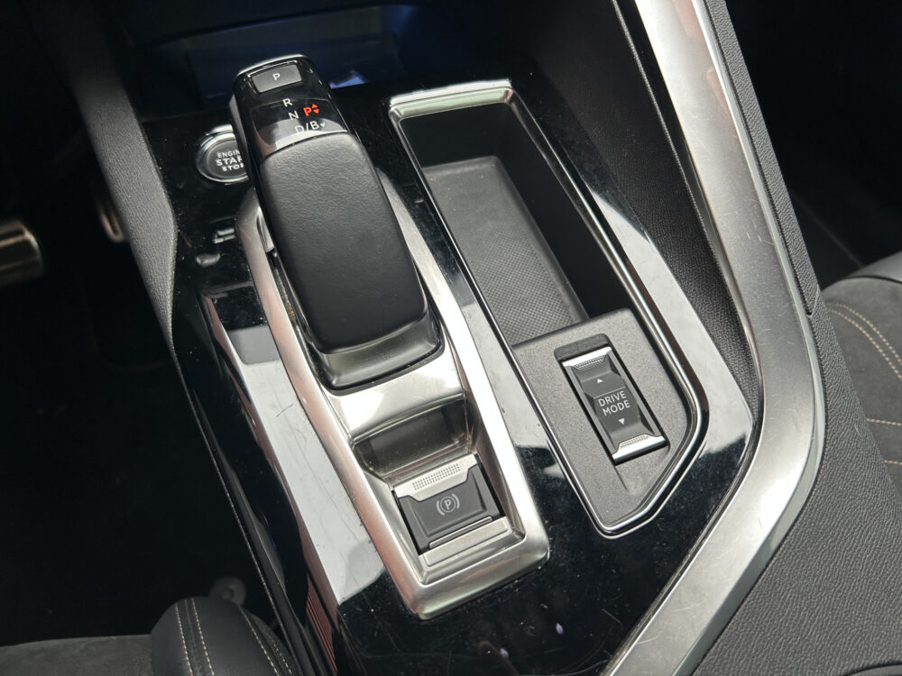 Peugeot 3008 1.6 HYbrid 225 GT BLACK PACK // PANO/SCHUIFKANTELDAK // ADAPTIVE CRUISE // FULL LED // FOCAL AUDIO // NAVI + CARPLAY // CAMERA 21