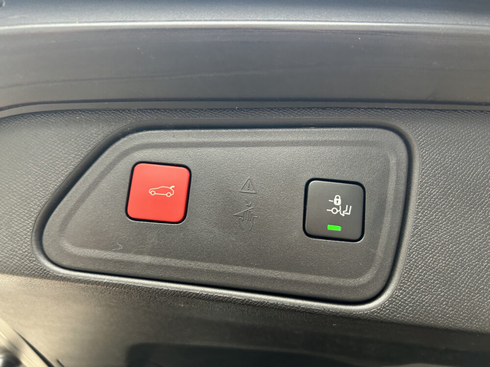 Peugeot 3008 1.6 HYbrid 225 GT BLACK PACK // PANO/SCHUIFKANTELDAK // ADAPTIVE CRUISE // FULL LED // FOCAL AUDIO // NAVI + CARPLAY // CAMERA 32