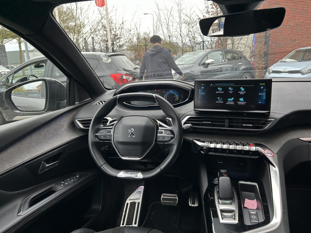 Peugeot 3008 1.6 HYbrid 225 GT BLACK PACK // PANO/SCHUIFKANTELDAK // ADAPTIVE CRUISE // FULL LED // FOCAL AUDIO // NAVI + CARPLAY // CAMERA 6