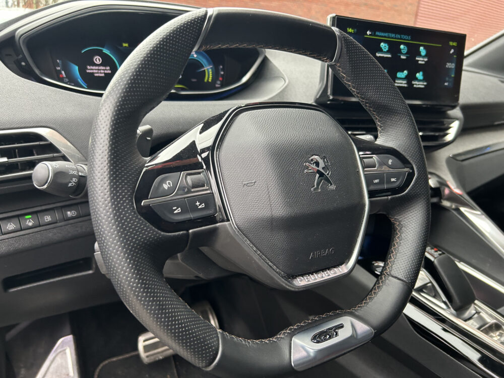 Peugeot 3008 1.6 HYbrid 225 GT BLACK PACK // PANO/SCHUIFKANTELDAK // ADAPTIVE CRUISE // FULL LED // FOCAL AUDIO // NAVI + CARPLAY // CAMERA 7