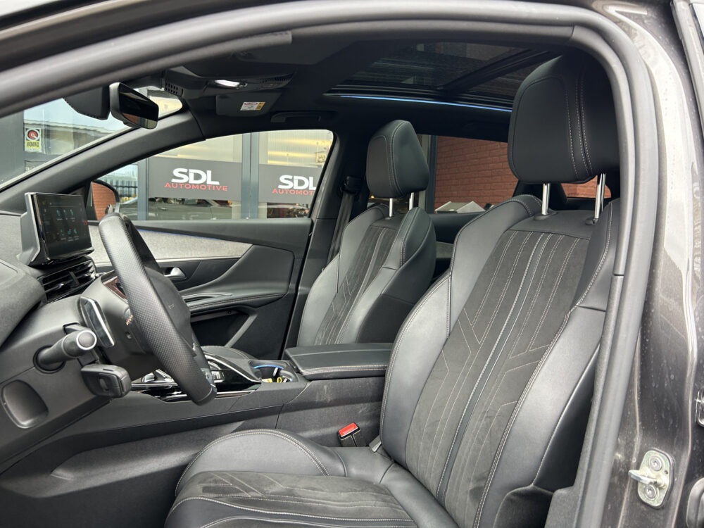 Peugeot 3008 1.6 HYbrid 225 GT BLACK PACK // PANO/SCHUIFKANTELDAK // ADAPTIVE CRUISE // FULL LED // FOCAL AUDIO // NAVI + CARPLAY // CAMERA 8