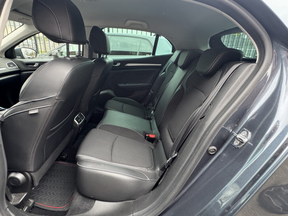 Renault Mégane 1.3 TCe Business Zen // NAVI // CAMERA // HEAD UP DISPLAY // CLIMA // CRUISE // DAB RADIO // 10