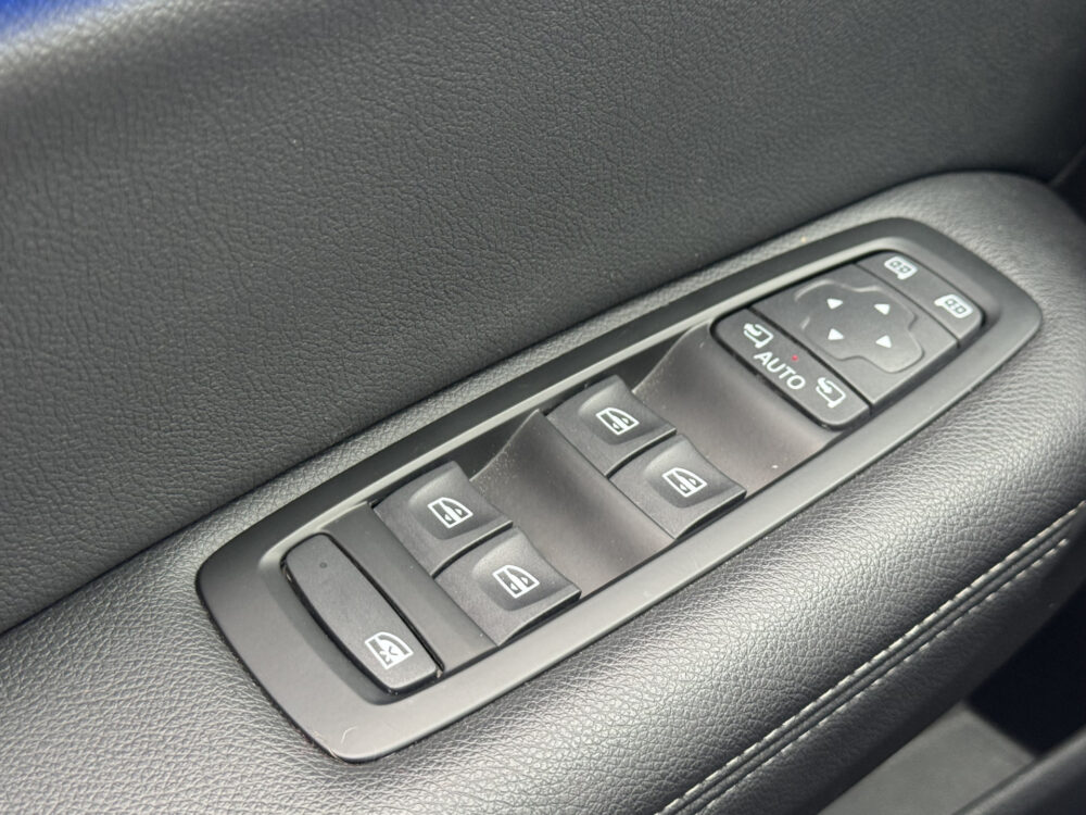 Renault Mégane 1.3 TCe Business Zen // NAVI // CAMERA // HEAD UP DISPLAY // CLIMA // CRUISE // DAB RADIO // 21