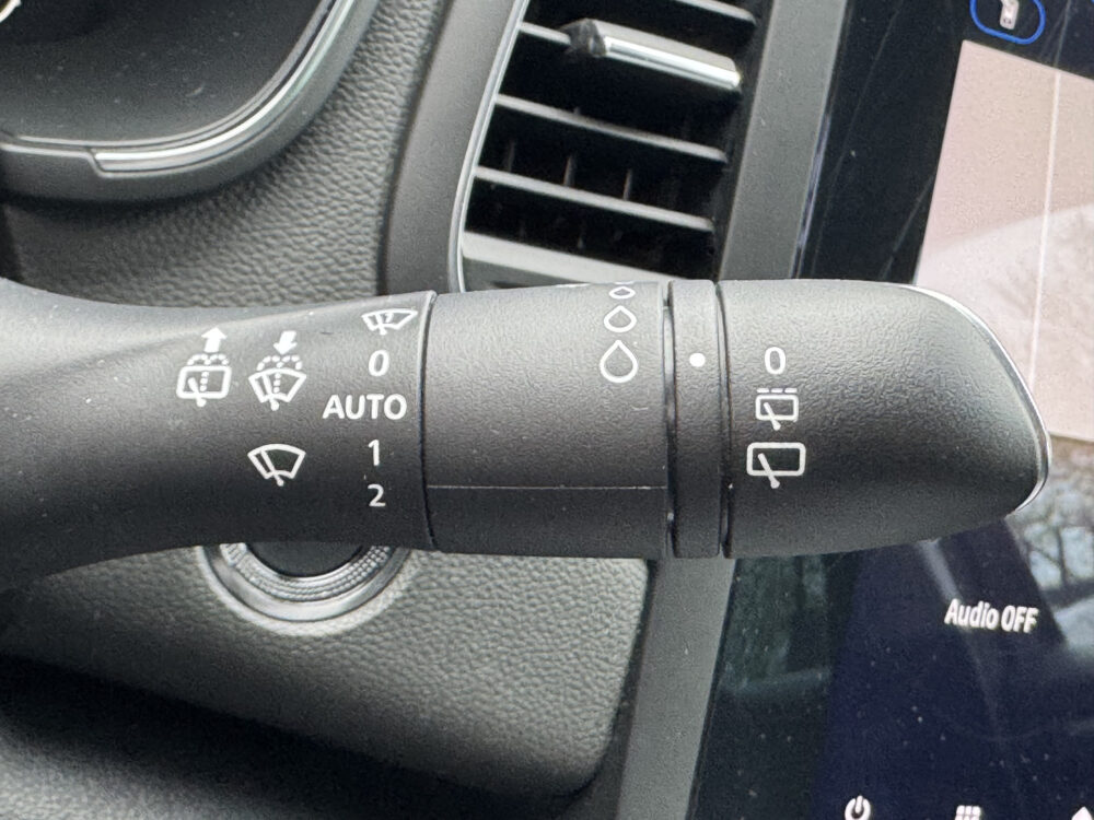 Renault Mégane 1.3 TCe Business Zen // NAVI // CAMERA // HEAD UP DISPLAY // CLIMA // CRUISE // DAB RADIO // 24